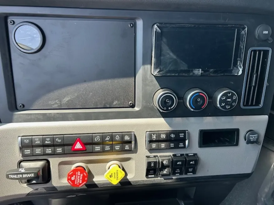 2026 Freightliner Cascadia 126 | Photo 16 of 18