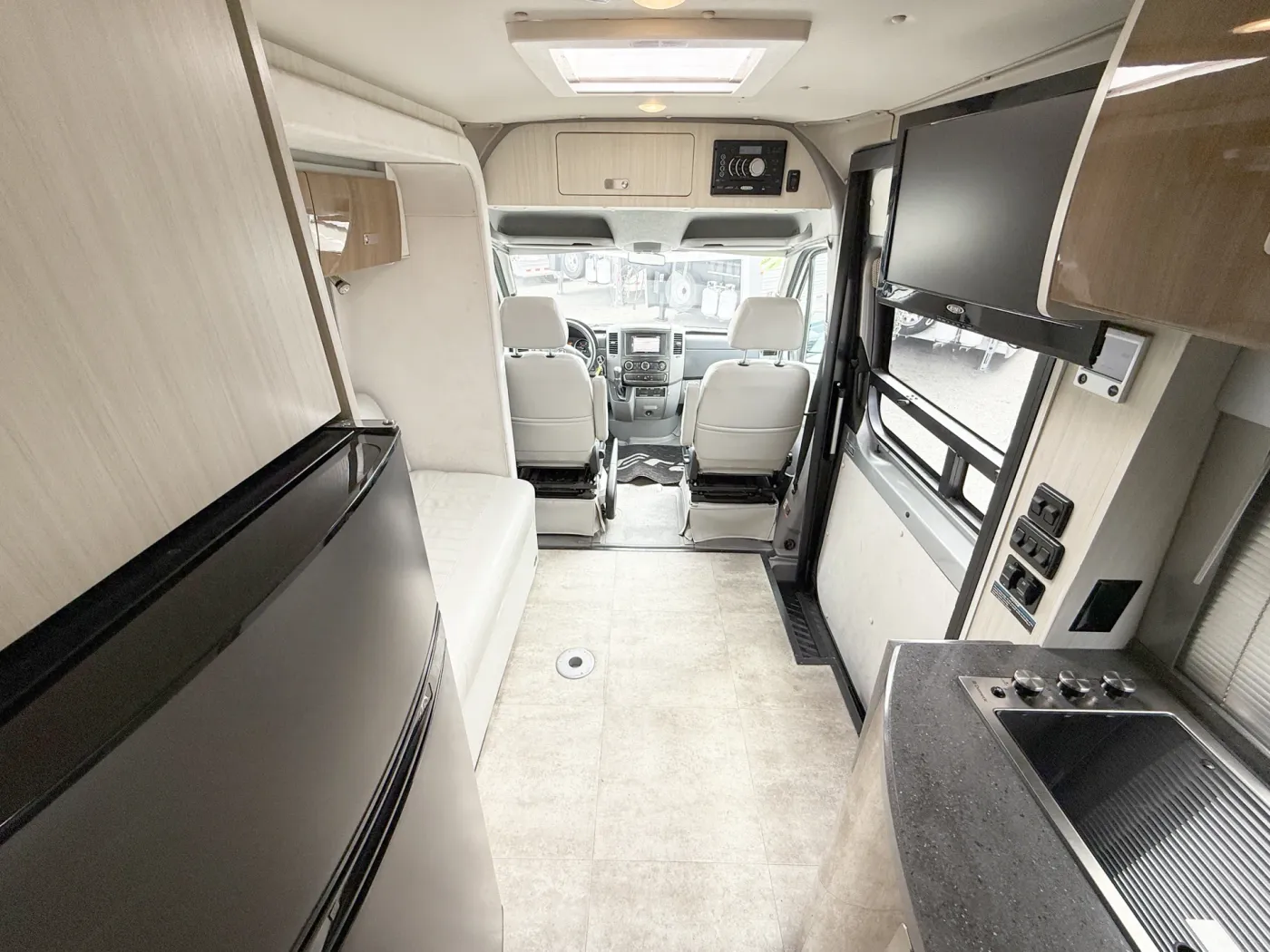 2015 Winnebago Era 70C | Photo 5 of 17