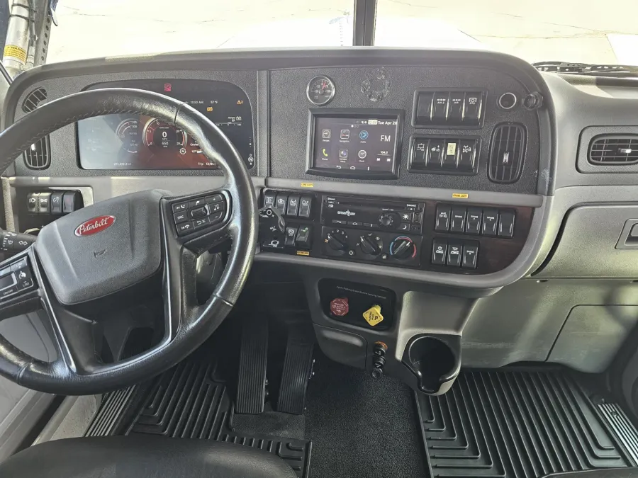 2024 Peterbilt 389 | Photo 28 of 32