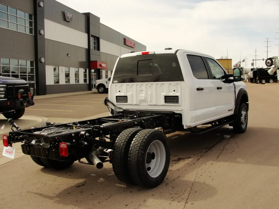 2026 Ford Super Duty F-550 | Photo 9 of 26