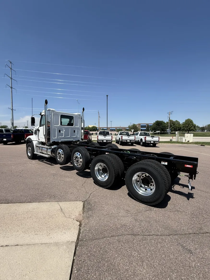 2027 Western Star 49X | Photo 3 of 13