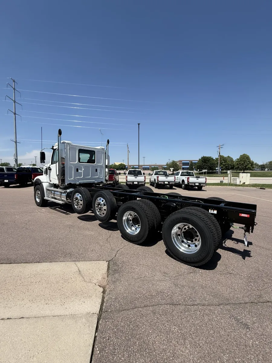 2027 Western Star 49X | Photo 3 of 13