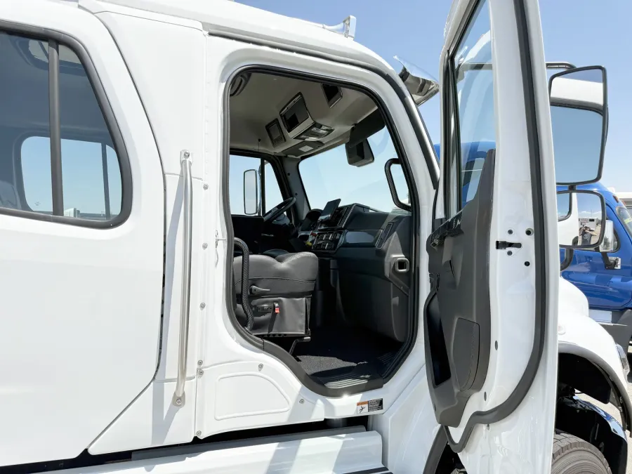 2025 Freightliner M2 106 Plus Summit Hauler | Photo 21 of 24