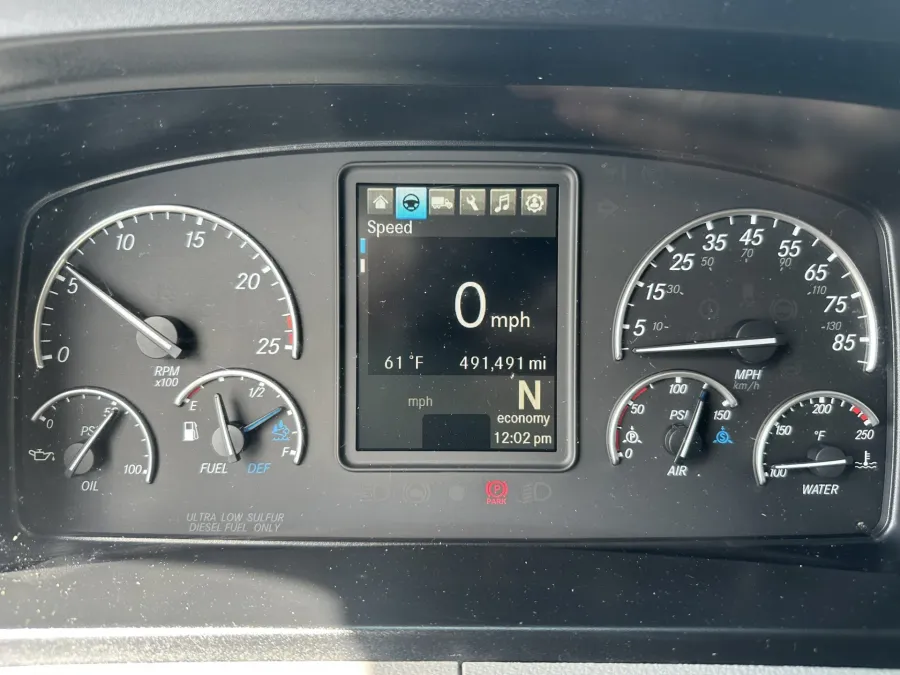 2020 Freightliner Cascadia | Photo 14 of 16
