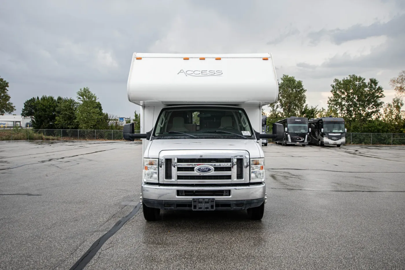 2014 Winnebago Access 31J | Photo 4 of 38