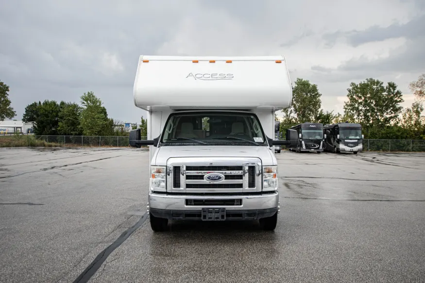 2014 Winnebago Access 31J | Photo 4 of 38