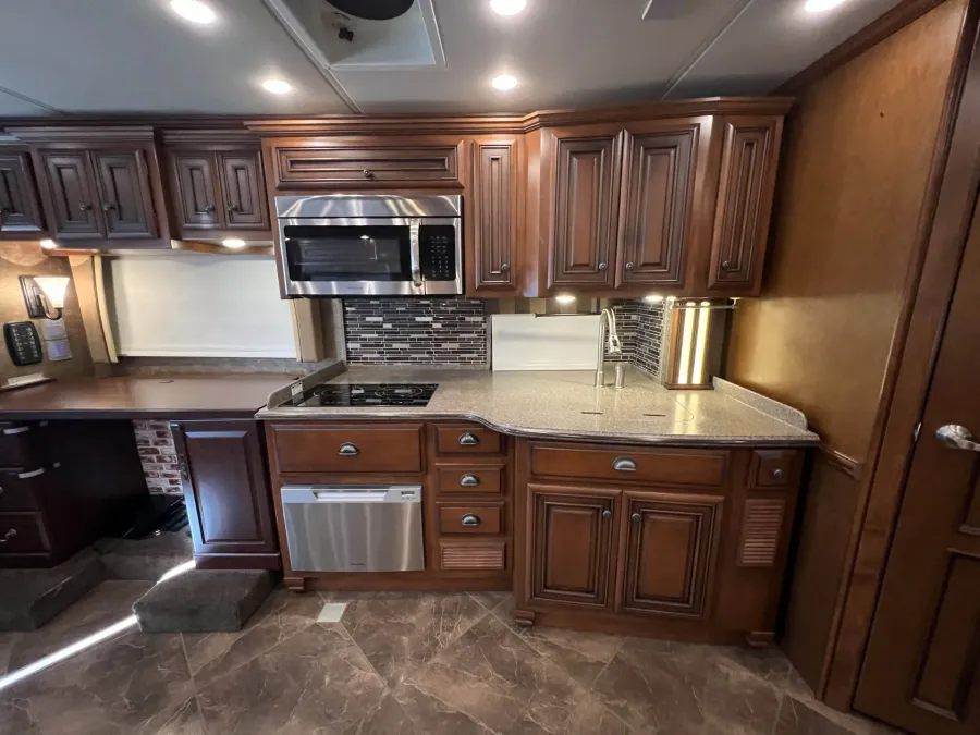 2014 Newmar Dutch Star 3736 | Photo 14 of 22