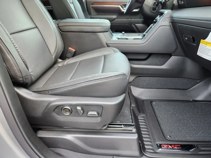 2026 GMC Sierra 2500HD Denali | Photo 15 of 28