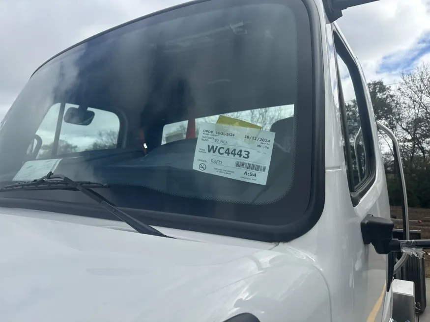 2025 Freightliner M2 106 | Photo 5 of 5