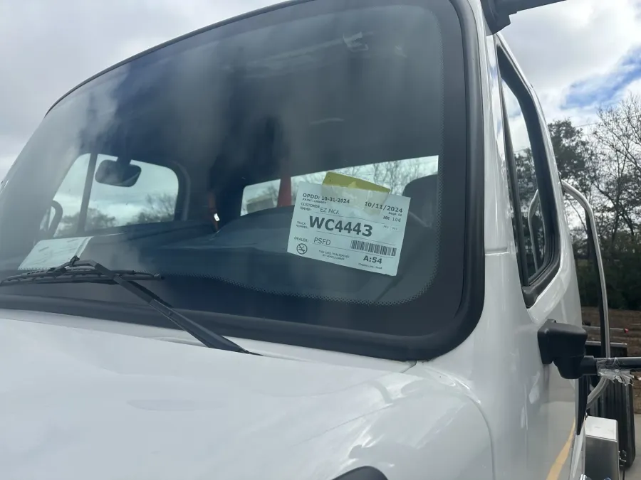 2025 Freightliner M2 106 | Photo 5 of 5