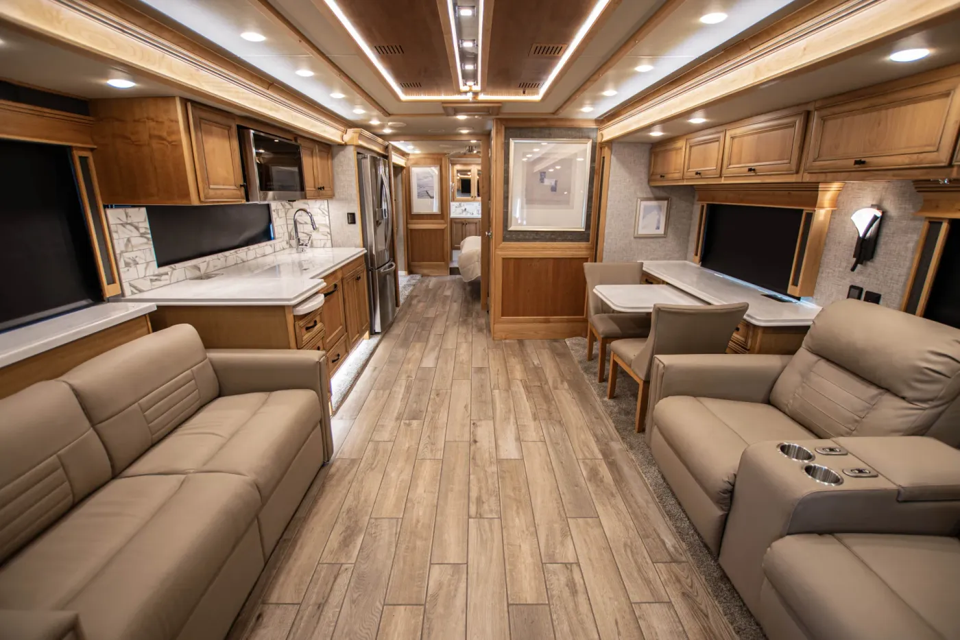 2023 Tiffin Phaeton 37BH | Photo 2 of 28