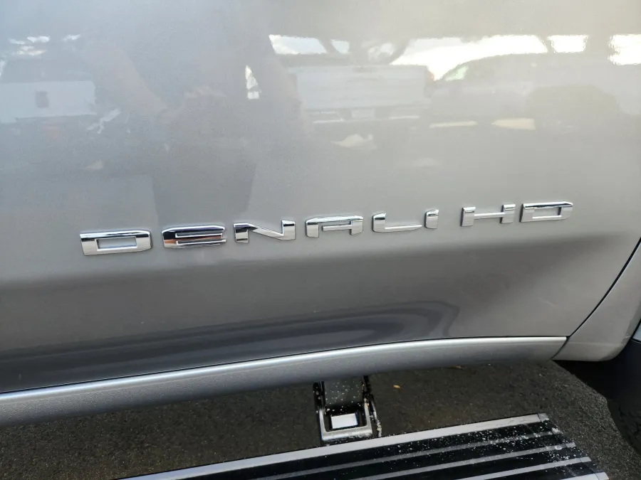 2026 GMC Sierra 2500HD Denali | Photo 17 of 28