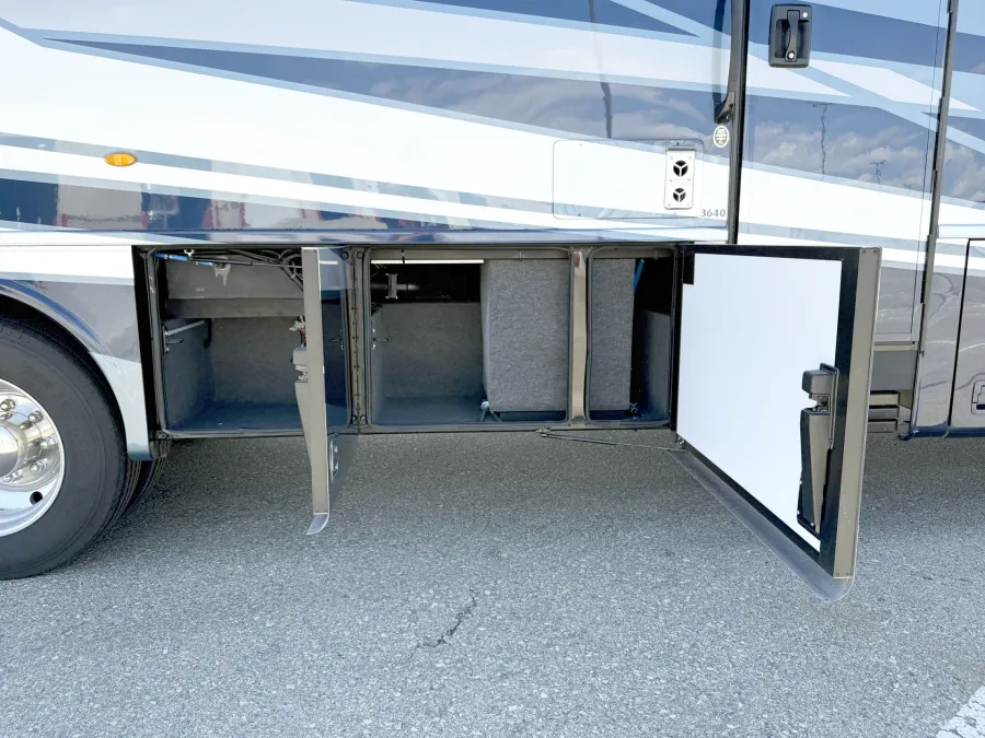 2027 Newmar Bay Star 3640 | Photo 26 of 31
