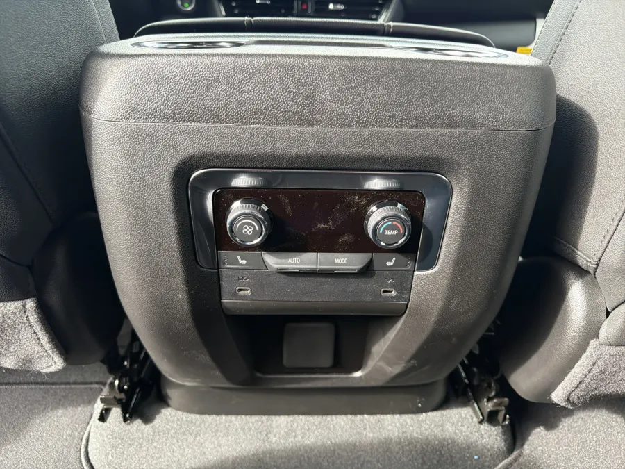 2026 Chevrolet Suburban Premier | Photo 13 of 23