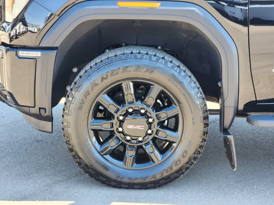 2025 GMC Sierra 2500HD AT4 | Photo 22 of 33