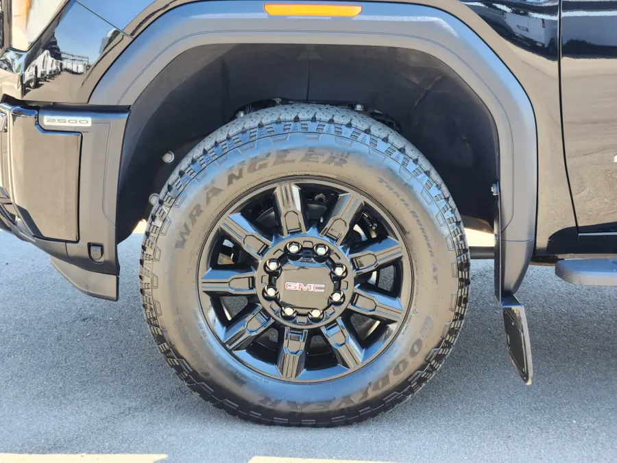 2025 GMC Sierra 2500HD AT4 | Photo 22 of 33