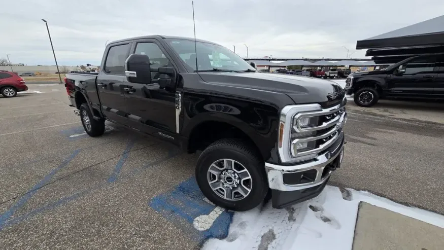 2025 Ford F-250 | Photo 3 of 31