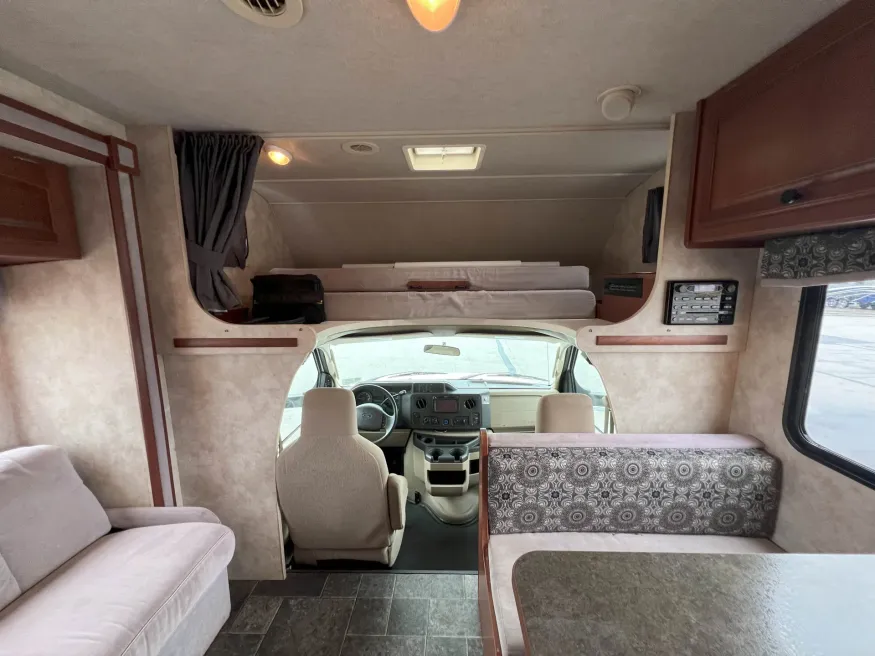 2014 Winnebago Access 31J | Photo 14 of 38