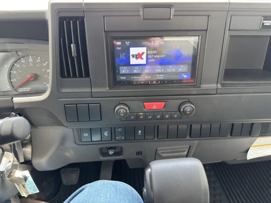 2025 Isuzu NRR | Photo 26 of 29