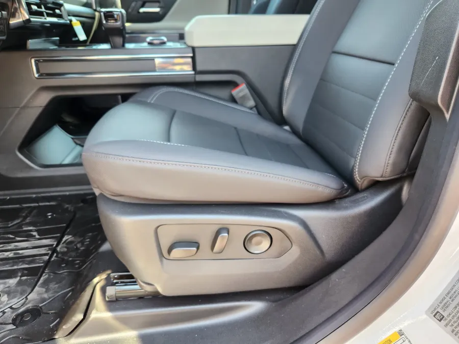 2026 GMC HUMMER EV SUV 2X | Photo 9 of 30