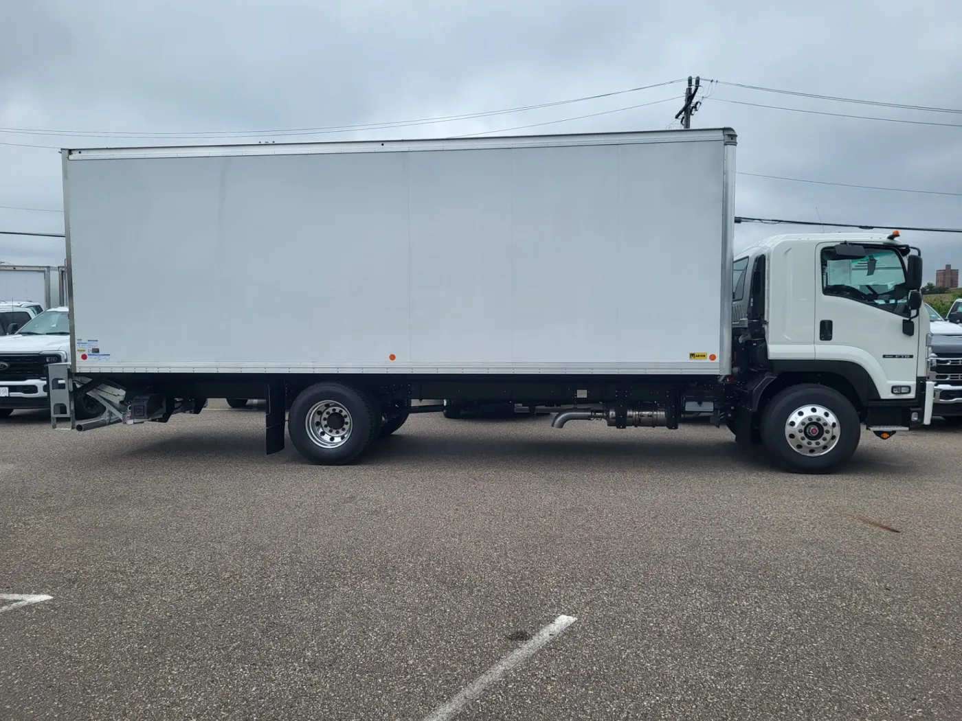 2025 Isuzu FTR | Photo 5 of 18