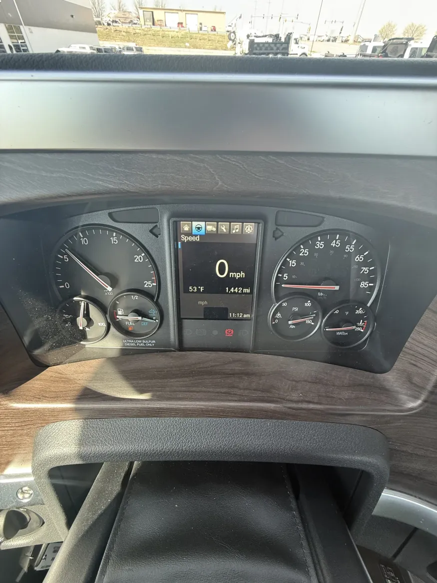 2027 Western Star 49X | Photo 12 of 12