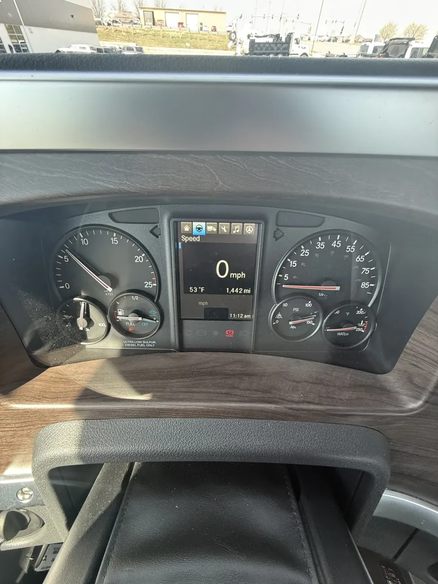 2027 Western Star 49X | Photo 12 of 12