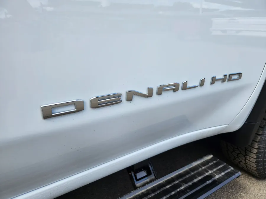 2025 GMC Sierra 2500HD Denali Ultimate | Photo 19 of 31