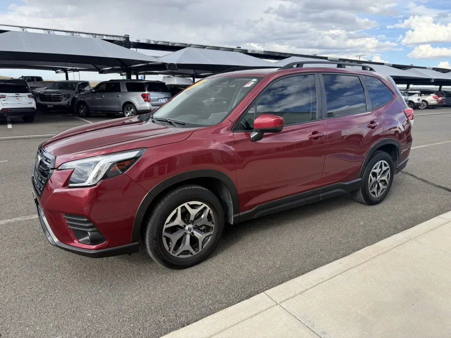 2024 Subaru Forester Premium | Photo 3 of 20