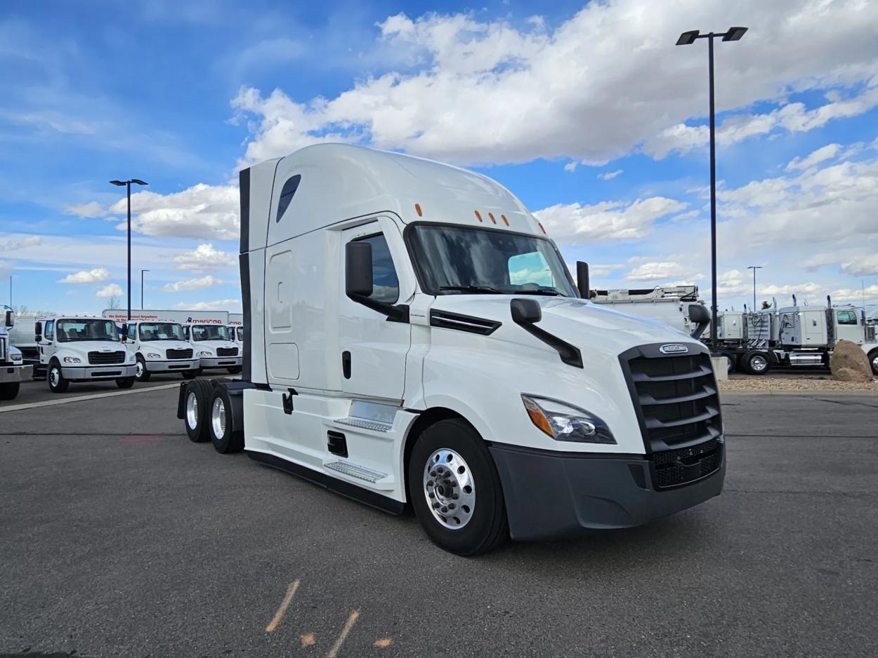 2023 Freightliner Cascadia 126 | Photo 3 of 21
