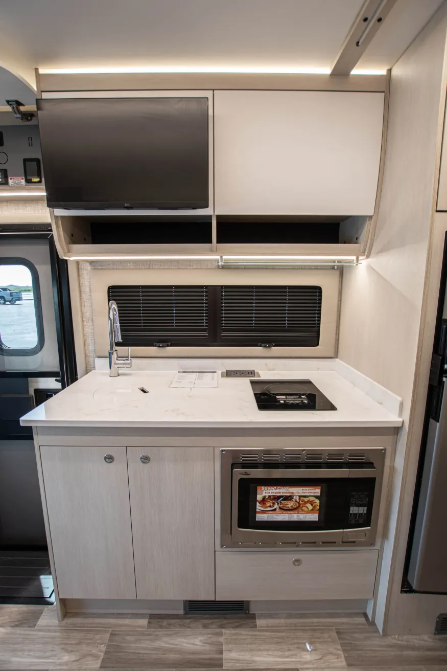 2026 Tiffin Wayfarer 25XRW | Photo 13 of 24