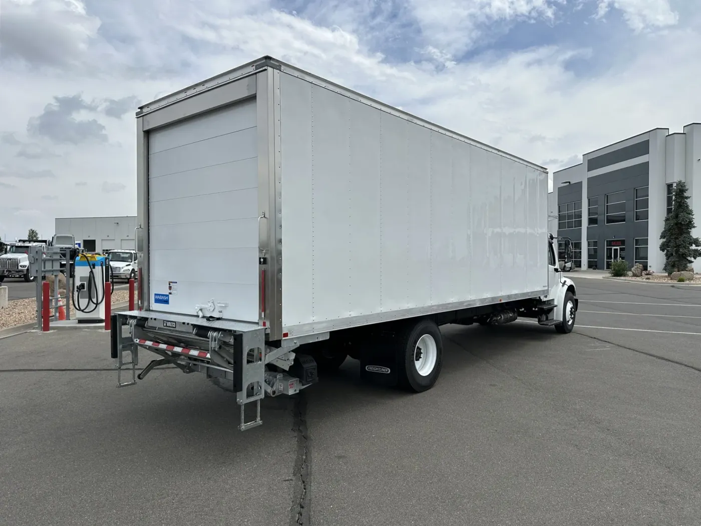 2025 Freightliner M2 106 | Photo 5 of 18