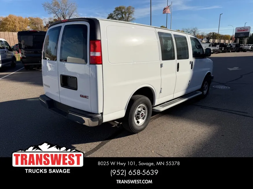 2024 GMC Savana | Photo 17 of 21