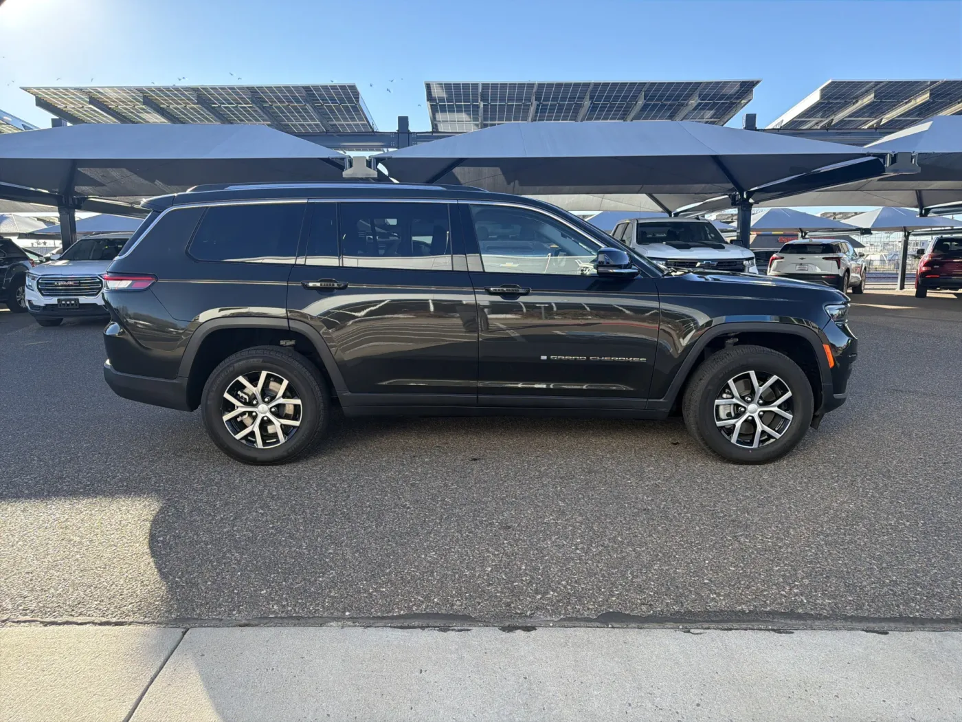2023 Jeep Grand Cherokee L Limited | Photo 5 of 23
