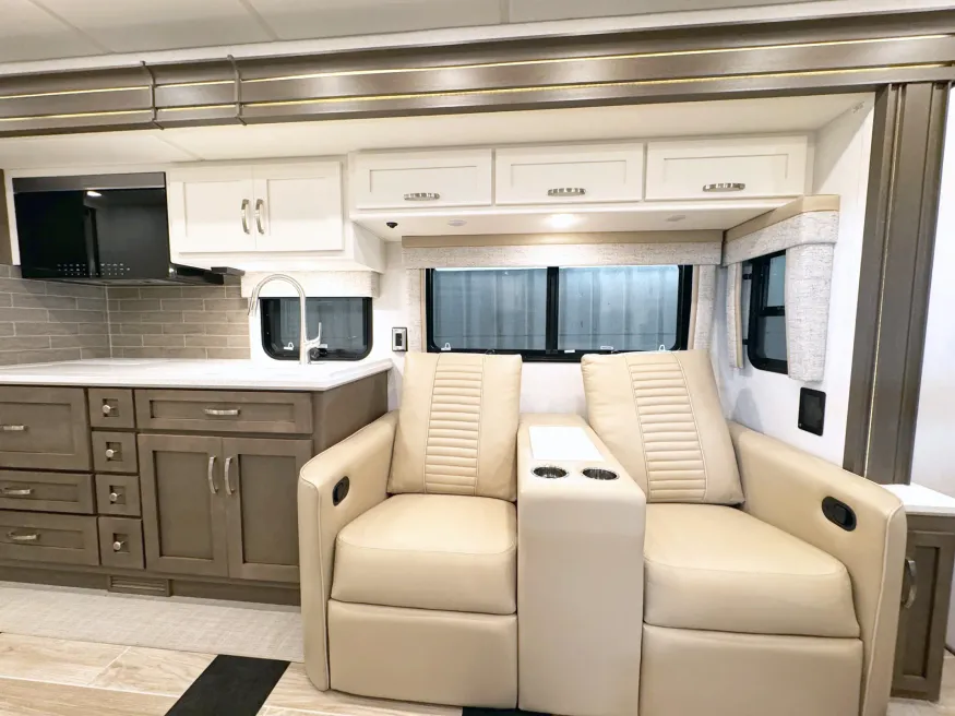 2026 Newmar Grand Star 3444 | Photo 9 of 29