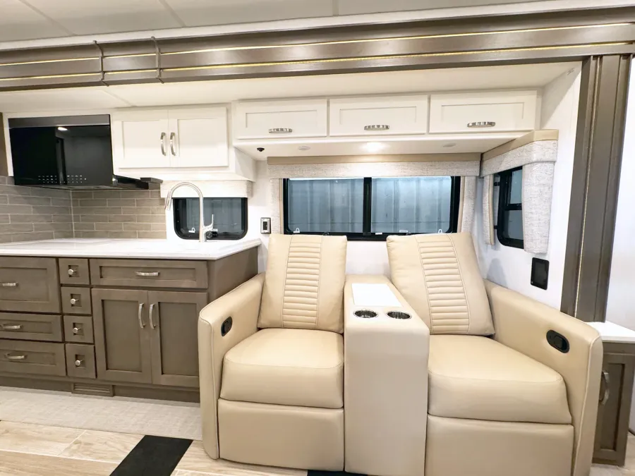 2026 Newmar Grand Star 3444 | Photo 9 of 29