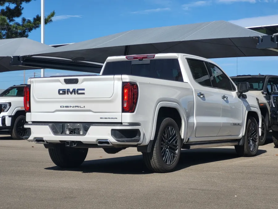 2022 GMC Sierra 1500 Denali Ultimate | Photo 6 of 26