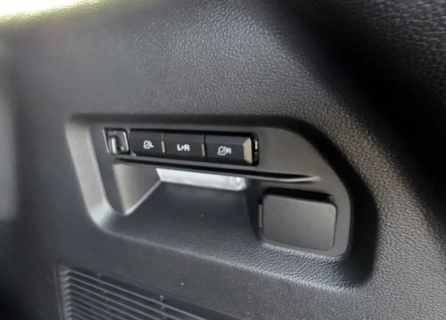 2026 Ford Explorer | Photo 9 of 33