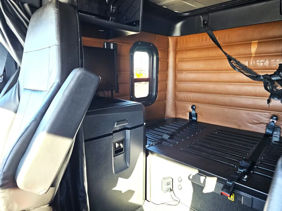 2024 Freightliner Cascadia | Photo 18 of 24