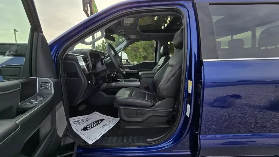 2026 Ford Super Duty F-350 | Photo 18 of 36