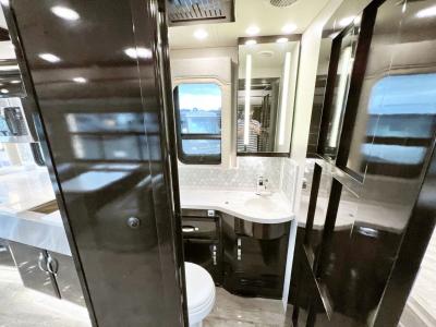 2020 Newmar King Aire 4531 | Thumbnail Photo 14 of 42