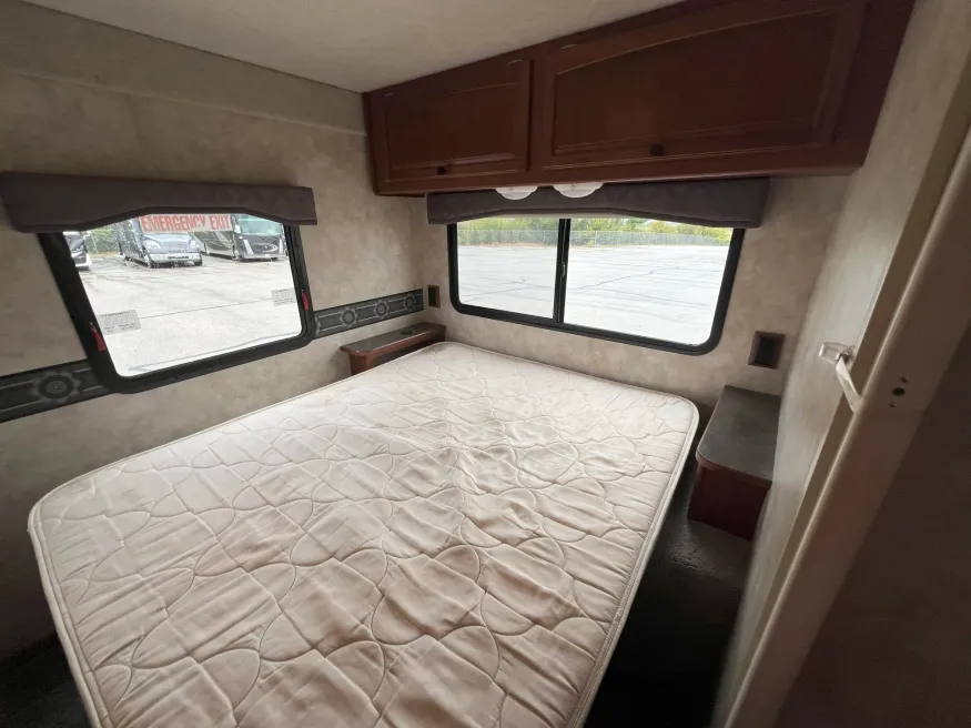 2014 Winnebago Access 31J | Photo 37 of 38