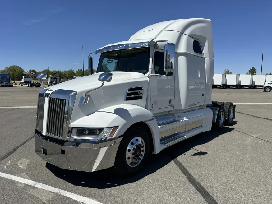 2022 Western Star 5700XE | Photo 1 of 22