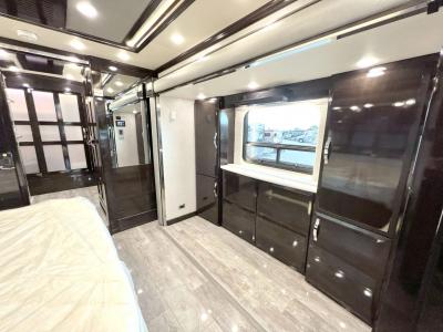 2020 Newmar King Aire 4531 | Thumbnail Photo 17 of 42