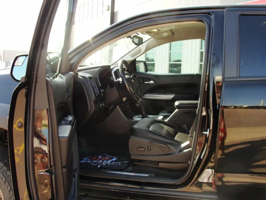 2020 Chevrolet Colorado | Photo 6 of 12