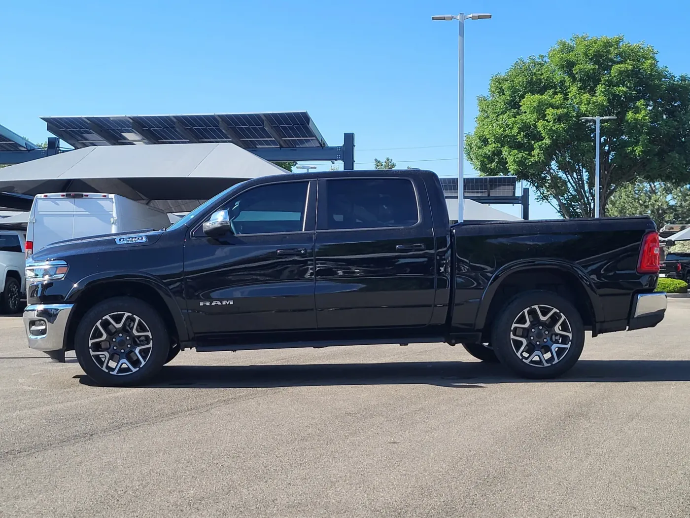 2025 RAM 1500 Laramie | Photo 3 of 24