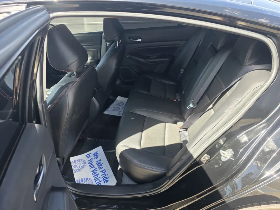 2022 Nissan Altima 2.5 SR | Photo 11 of 23