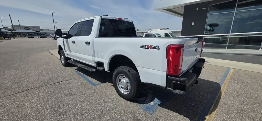 2026 Ford Super Duty F-250 | Photo 5 of 28
