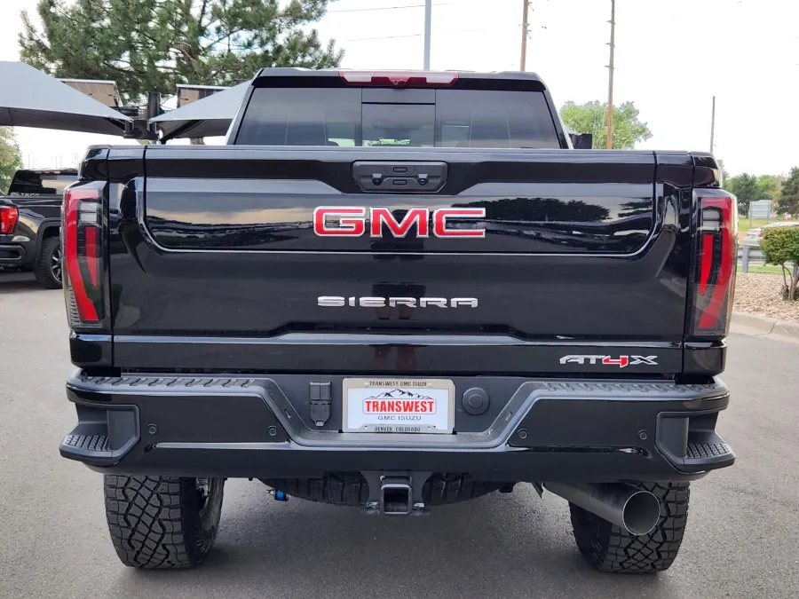 2025 GMC Sierra 2500HD AT4X | Photo 12 of 31
