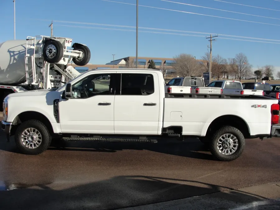 2024 Ford F-350 | Photo 2 of 17